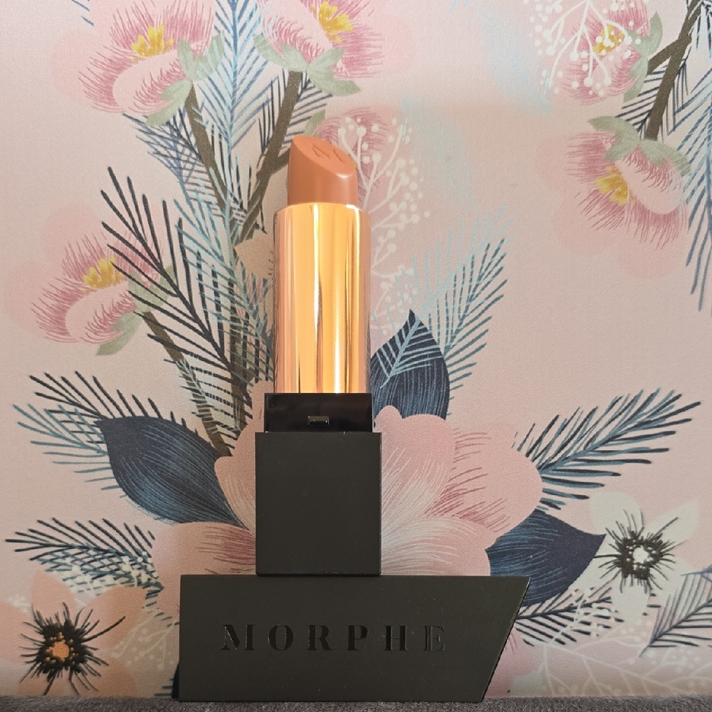 Morphe Mega Matte Lipstick in "Commit"